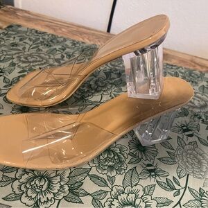 Clear chunky heels Mid Heel (5.7cm / 2.2inch NWOT